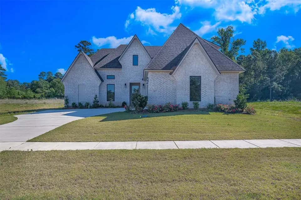 857 Walstonburg Ln, Benton, LA